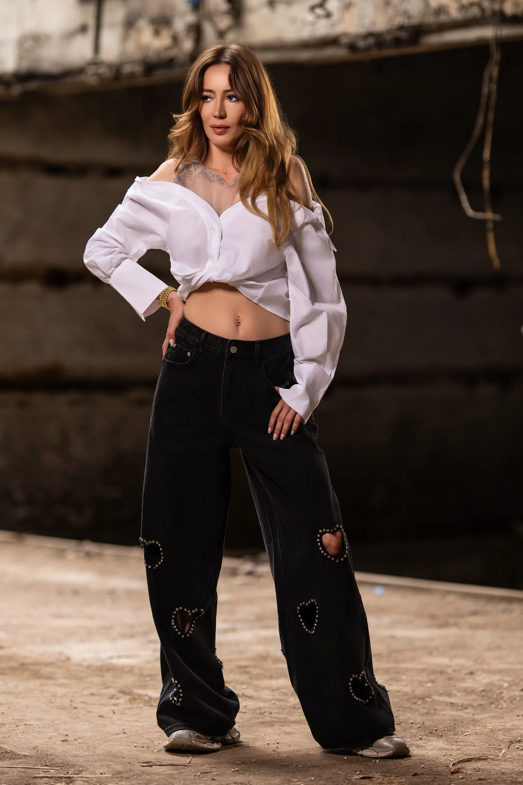 Дънки Crystal Heart с кристален детайл за лятна визия от MotoFashionHouse